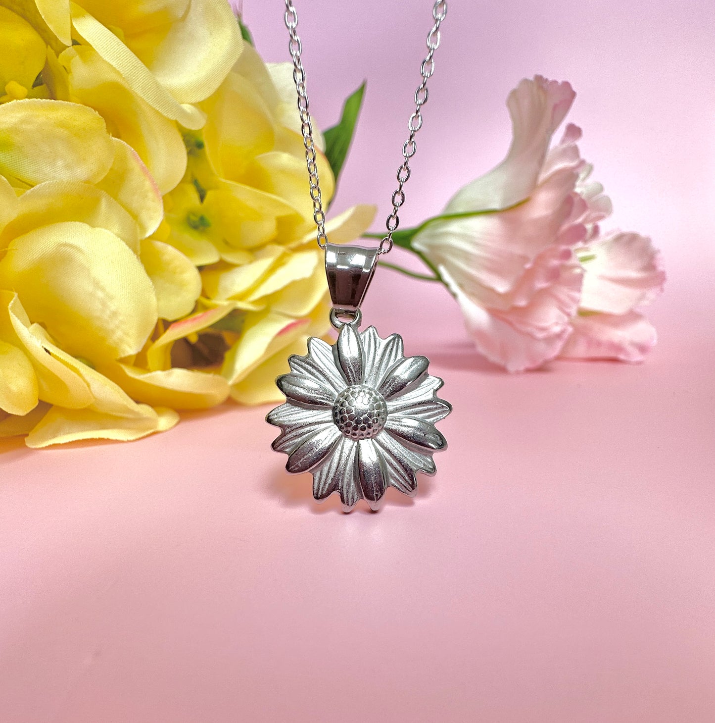 Silver Daisy necklace.