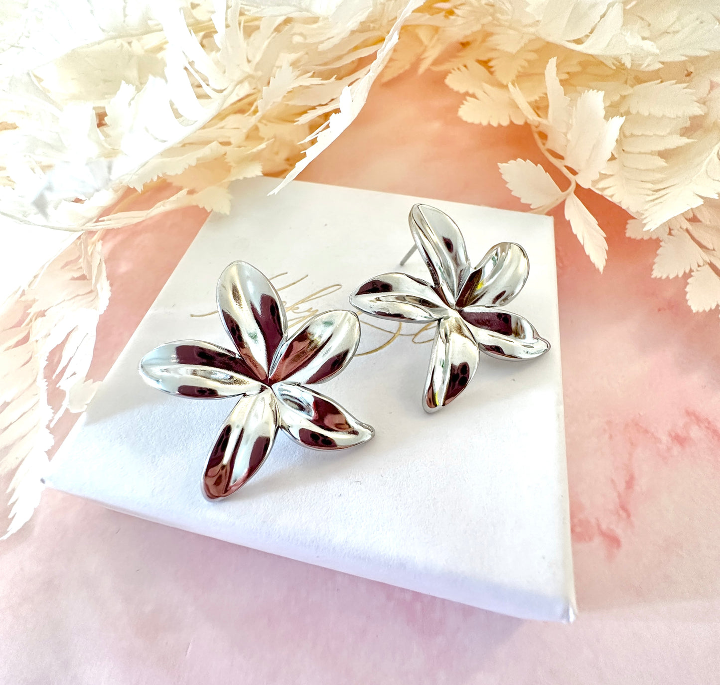 Silver oversized star Flower stud earrings.