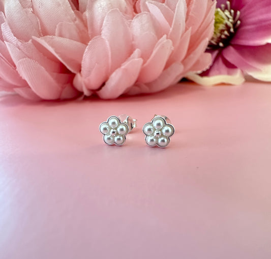 925 sterling silver Pearl Flower stud earrings.